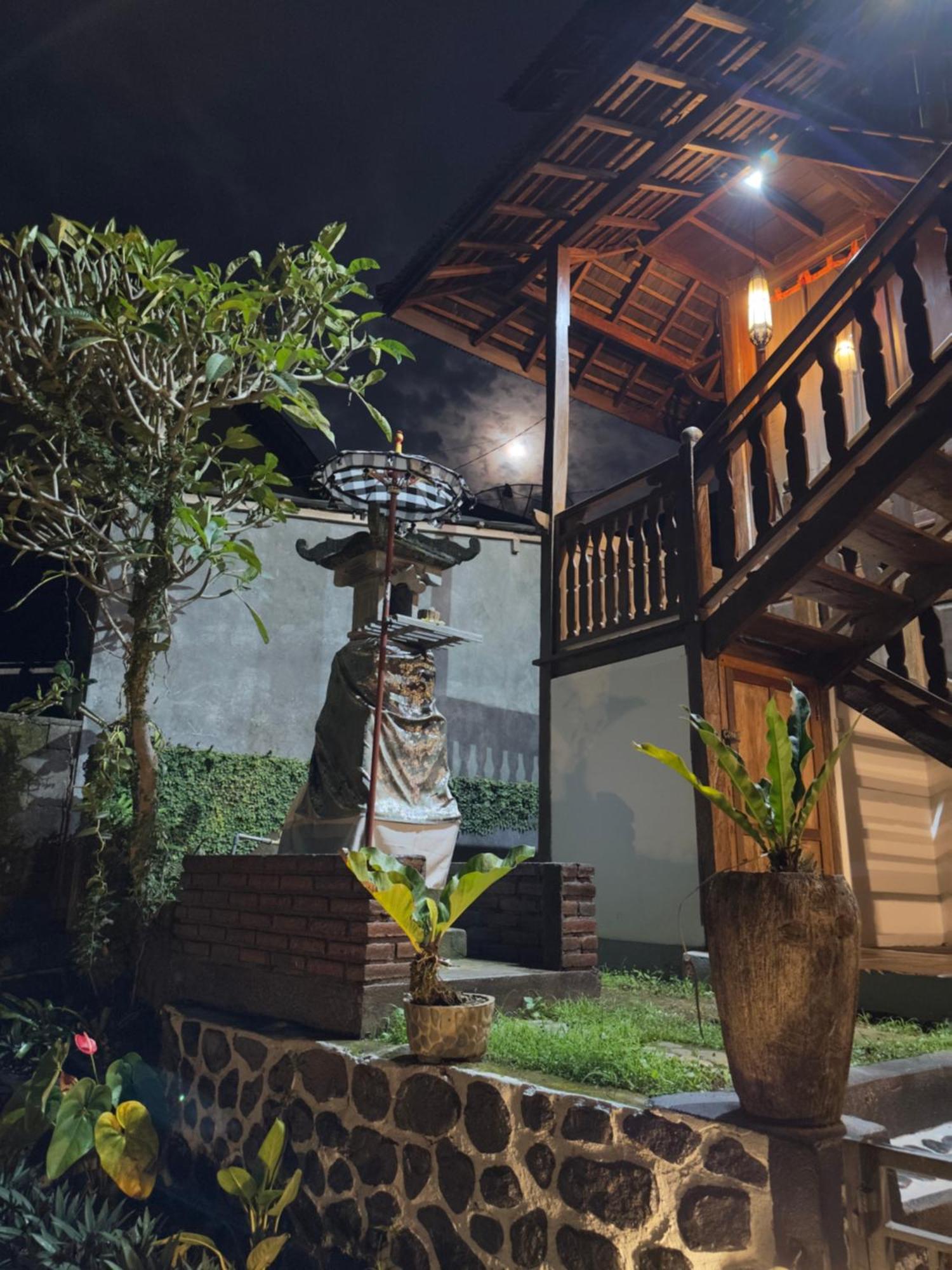 Munduk Tjeraki House Guest House ภายนอก รูปภาพ